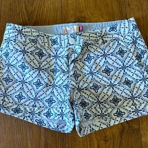 Juniors blue and white patterned shorts